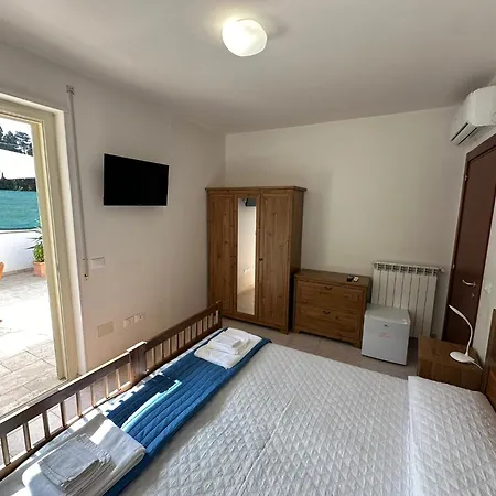 Konukevi Affittacamere Donna Clarissa 3*